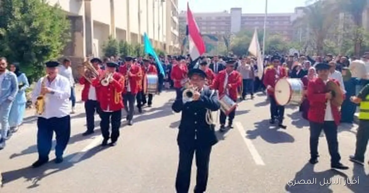 فرقة الموسيقى النحاسية في غزل المحلة تضيء حفل تخرج دفعة جديدة من كلية التمريض بجامعة طنطا