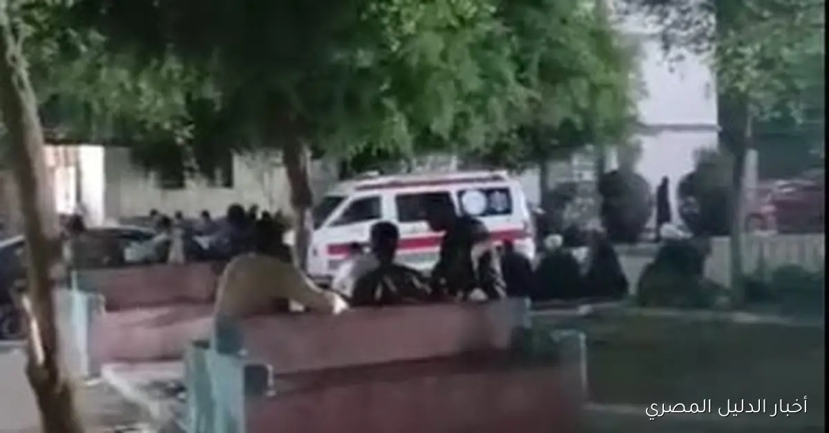 الأهالي ينتظرون تسلم الجثامين: تغطية حية من أمام المشرحة عقب حادث انقلاب ميكروباص في ترعة قنا