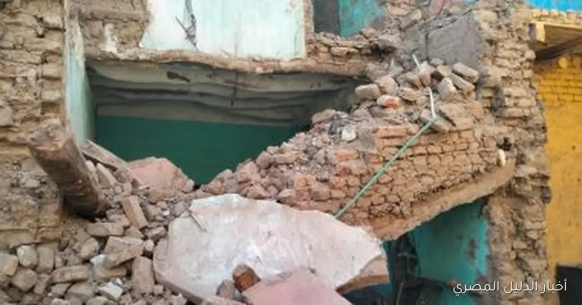 انهيار جزئي لمنزل مهجور في قرية العديسات شرق الأقصر