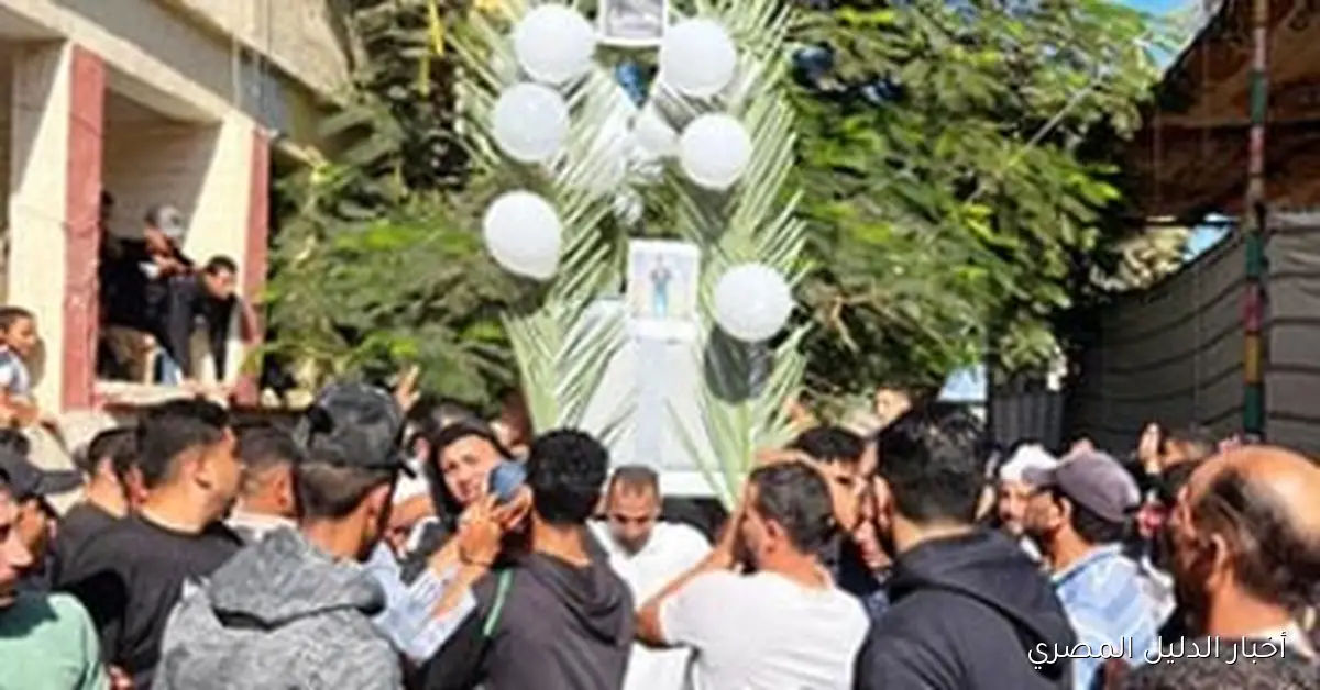 تشييع جثمان شاب توفي خلال مباراة كرة قدم إثر ابتلاعه لسانه.. لقطات مؤثرة من مراسم الدفن