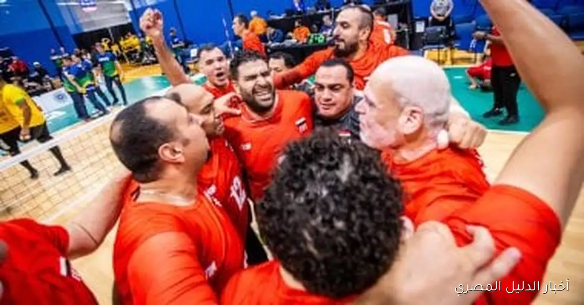 تهاني حارة من وزير الشباب والرياضة لمنتخب مصر بعد تحقيقهم لقب كأس العالم في الكرة الطائرة جلوس