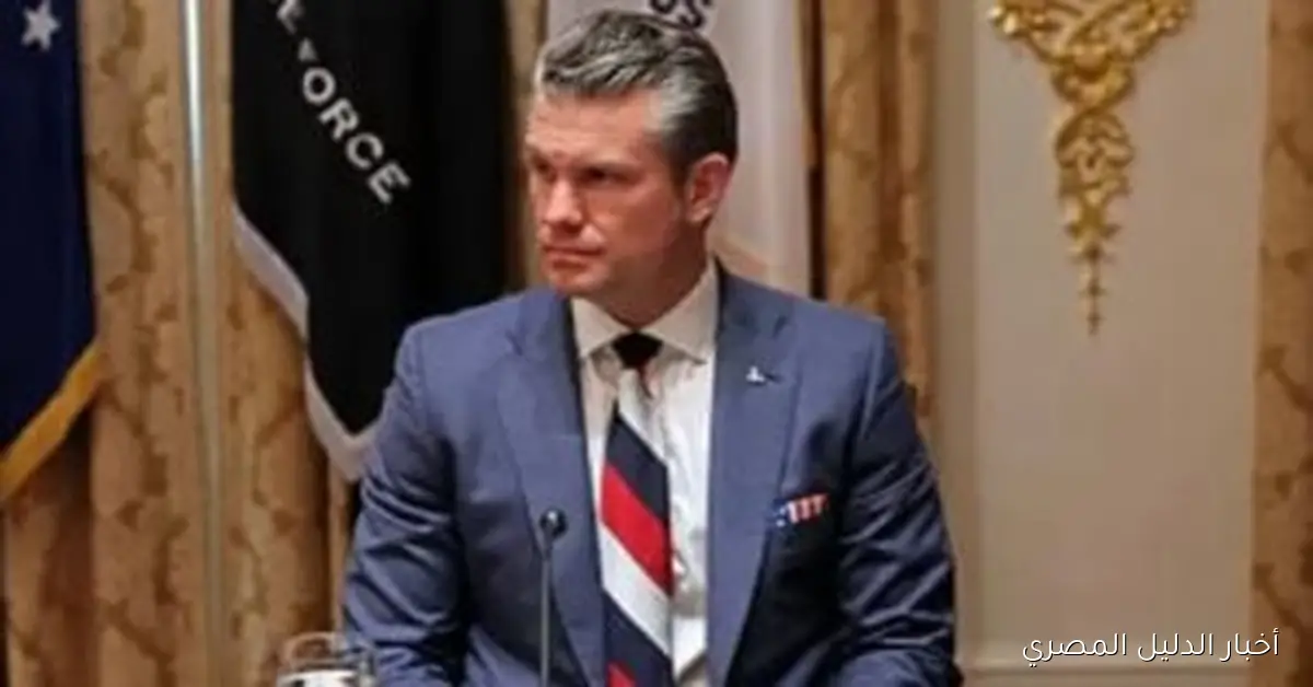 جدل واسع حول رابطة عنق وزير الدفاع الأمريكي بسبب ألوانها: إليكم التفاصيل