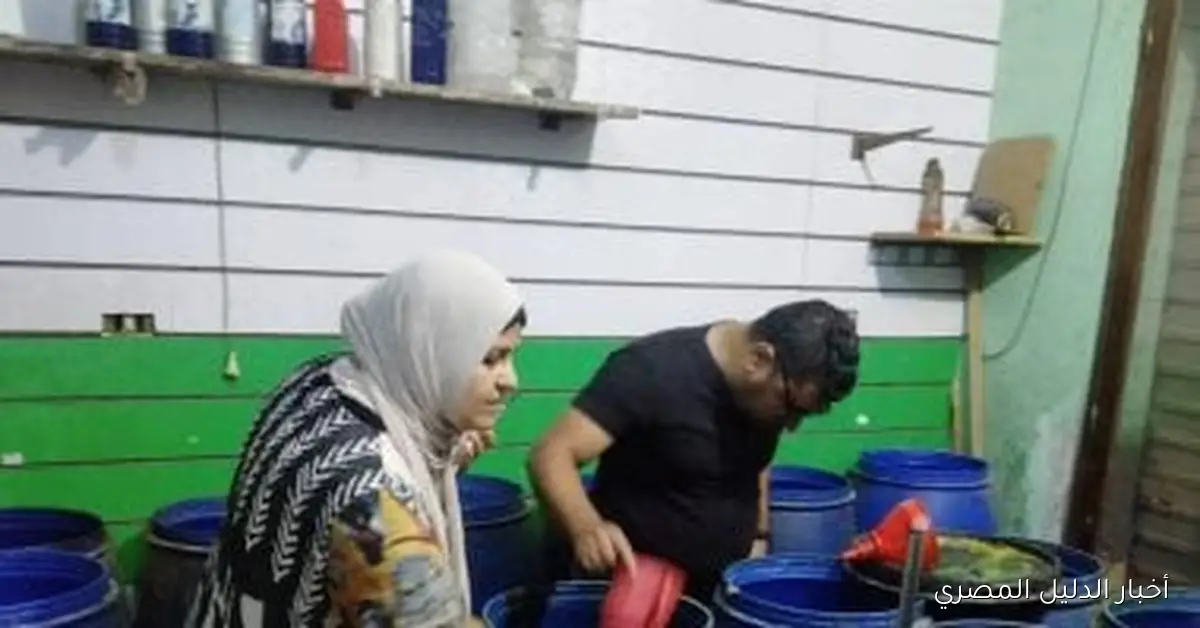 <p><strong>حملة تموينية في شبين القناطر تضبط 2 طن من صابون سائل مجهول المصدر</strong></p>