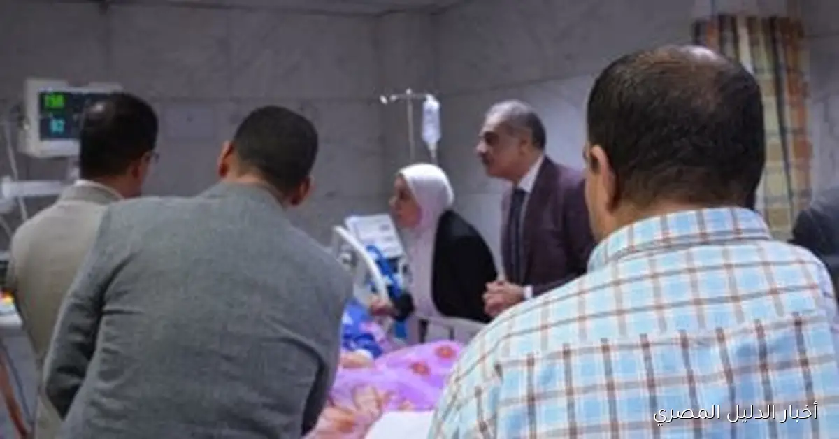 رئيس جامعة بنها يتفقد حالة 9 طلاب مصابين في حادث طريق أبو سمبل الصحراوي