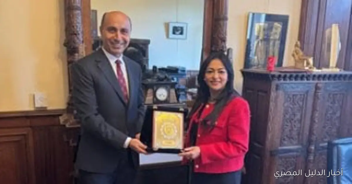 رئيس جامعة دمنهور يقود وفدًا رسميًا لزيارة المكتب الثقافي المصري في باريس