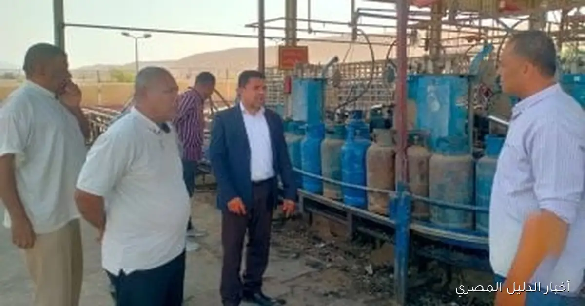 رئيس مدينة الطود يراقب سير العمل في مصنع تعبئة البوتاجاز