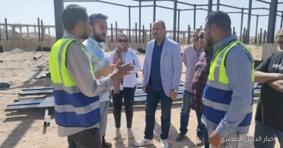 سكرتير عام قنا يقوم بجولة تفقدية لمتابعة تقدم الأعمال الإنشائية في مشروع شادر الأربعين