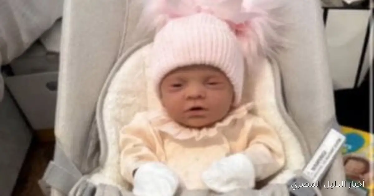 فتاة إسكوتلندية تخدع العالم بصور لدمية على أنها طفلتها