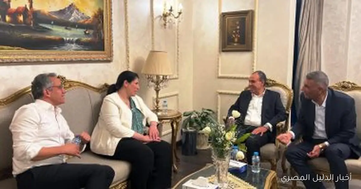 محافظ أسوان يجتمع بالمدير العام لليونسكو ونائب رئيس المفوضية الأفريقية لتعزيز التعاون المشترك