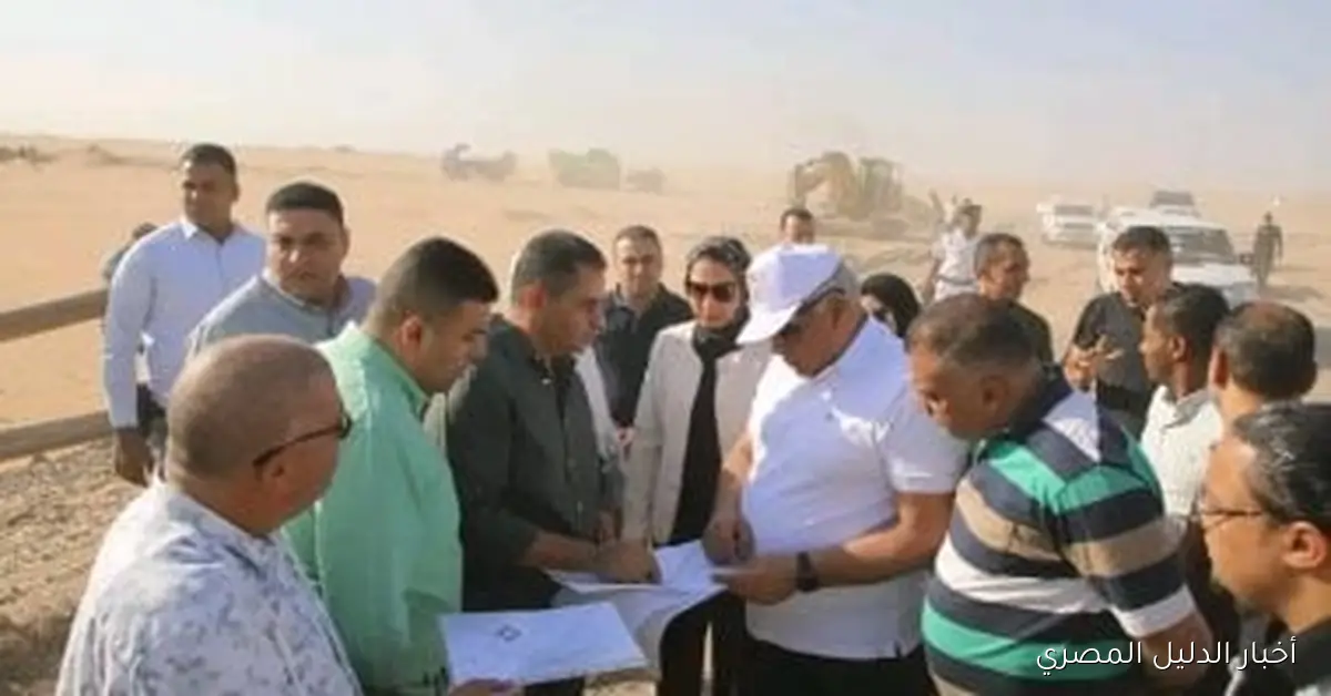 محافظ الوادي الجديد يزور موقع إنشاء مركز إنتاج الحرير الطبيعي في الخارجة ويبدأ أعماله.