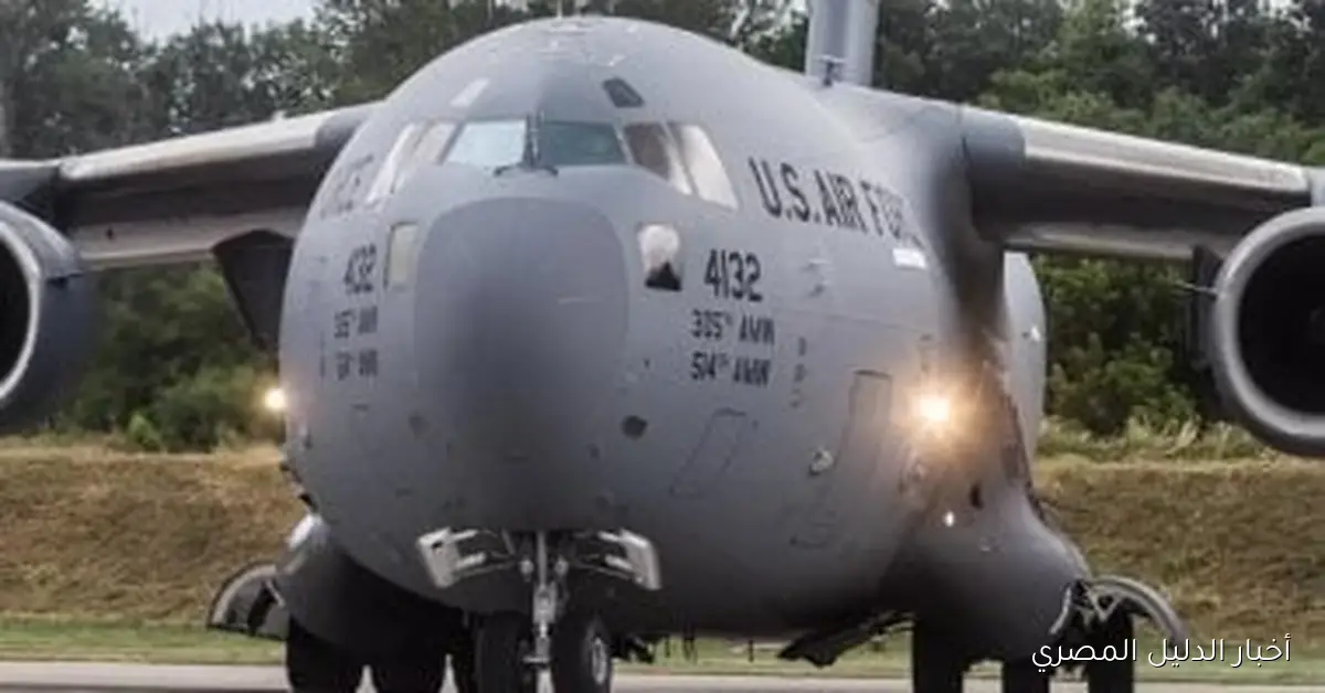 هبوط اضطراري لطائرة أمريكية بعد طرقات مفاجئة على باب قمرة الضيافة تثير الذعر بين الركاب