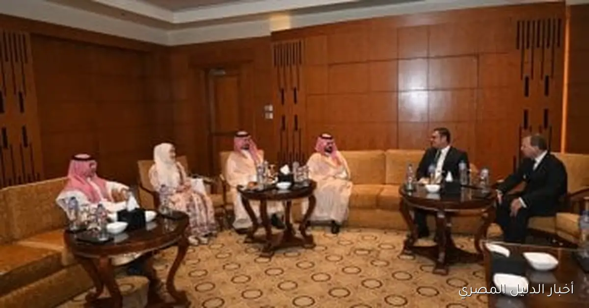 وزير الإسكان يناقش سبل تعزيز التعاون مع وفد وزارة الشؤون البلدية والإسكان السعودية