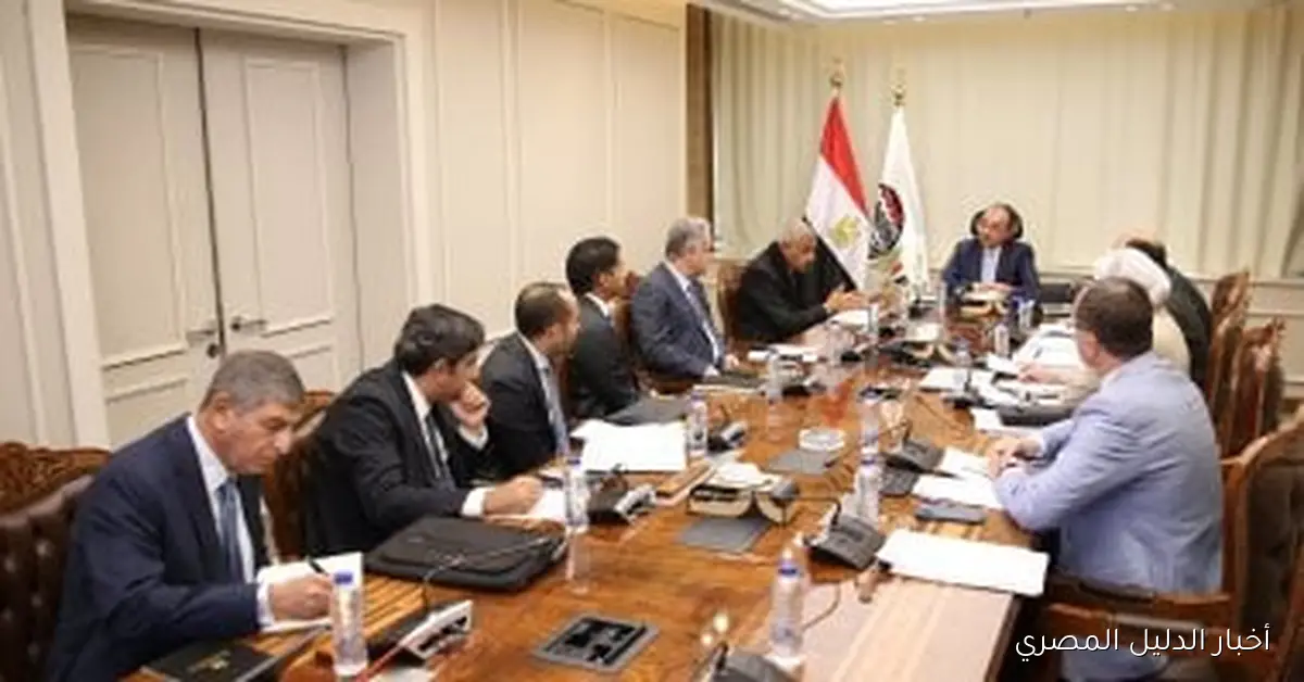 وزير قطاع الأعمال يناقش مع مجموعة “طلعت مصطفى” سبل تعزيز التعاون في المشاريع السياحية