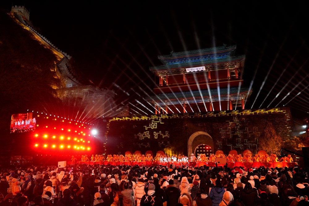 احتفالات عند سور جويونغقوان