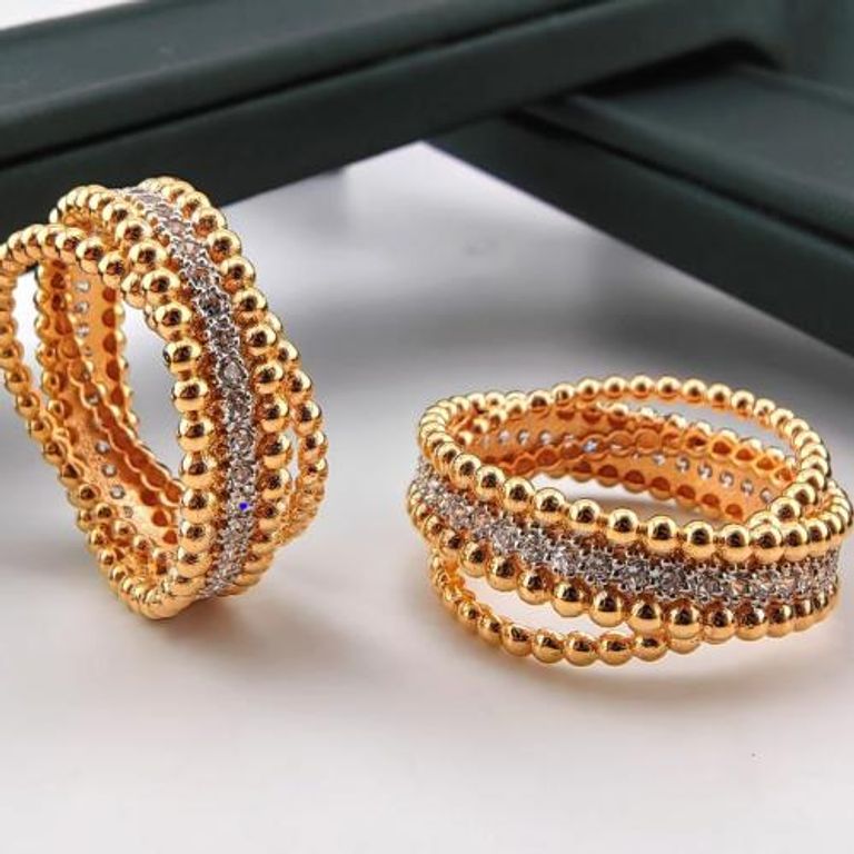 مشغولات ذهبية - أرشيفية