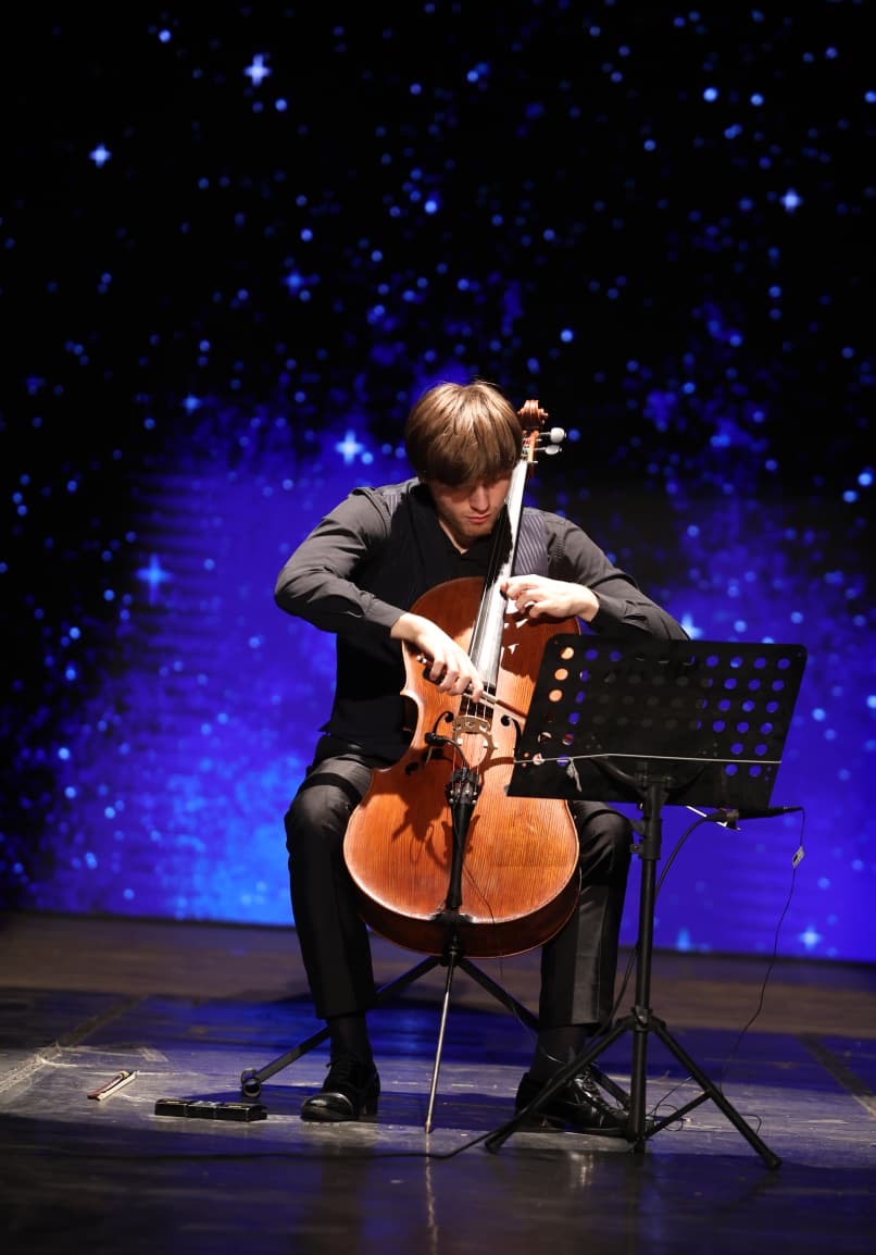 حفل عازف التشيللو الإيطالي إيتوري باجاني