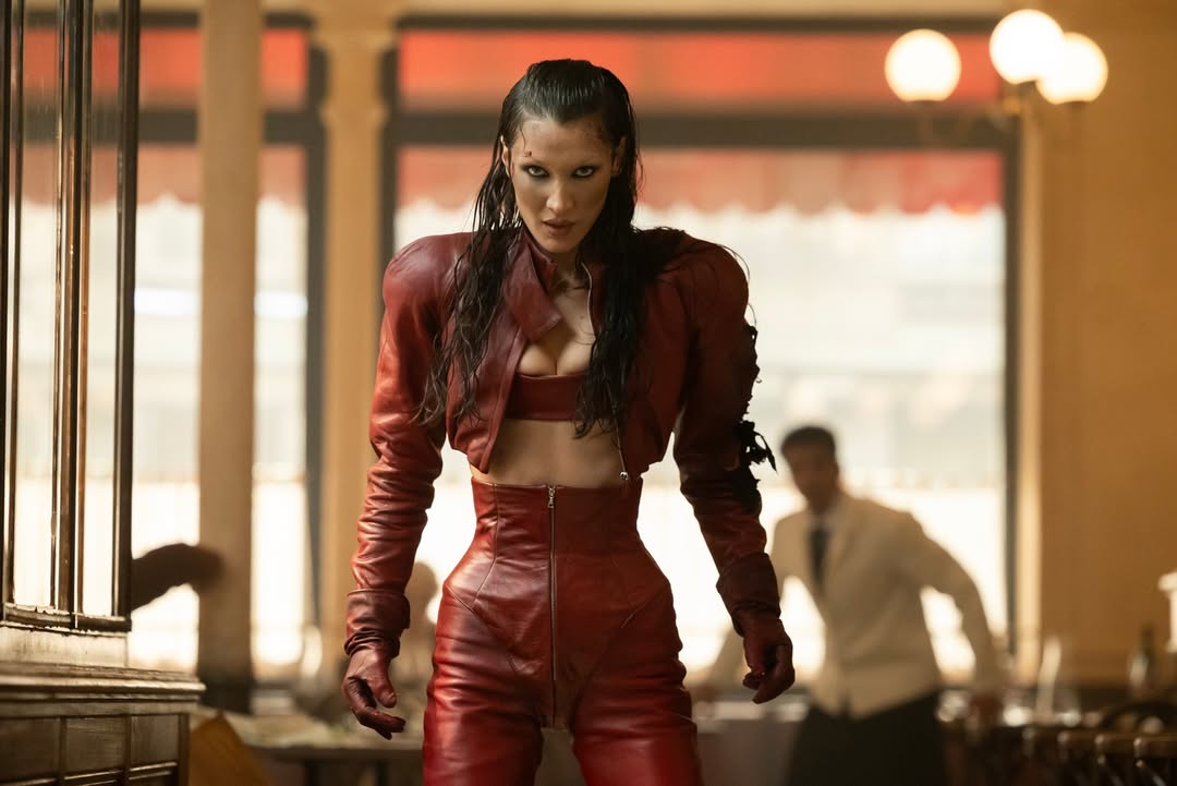 بيلا حديد في مسلسل "The Beauty"