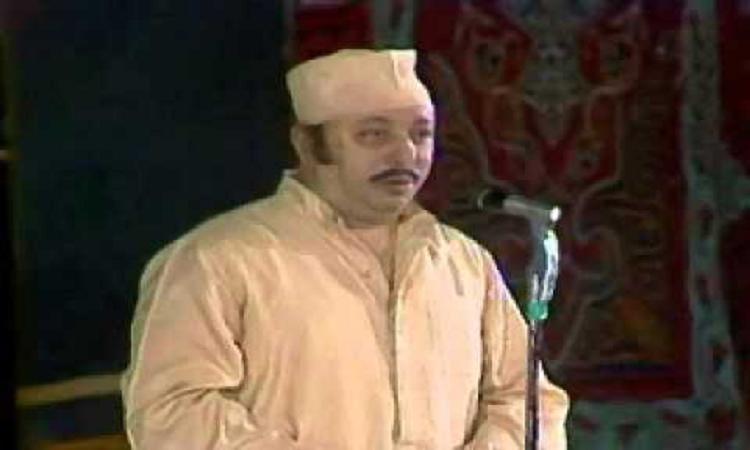 شفيق جلال بالعمامة والجلابية