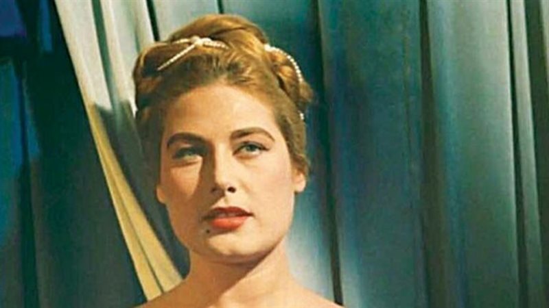 الفنانة ليلى فوزى