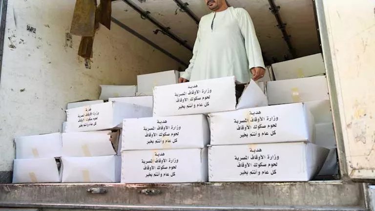 وزارة الأوقاف تعلن عن شراكة مع وزارة التضامن لتوزيع الأضاحي على المستحقين
