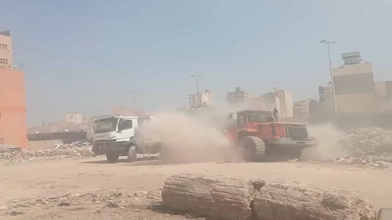 الجيزة تتخذ إجراءات عاجلة لإزالة تراكمات القمامة حول دائري المنيب استجابة لمطالب المواطنين