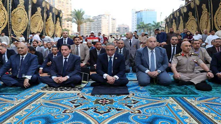 محافظ الجيزة يهنئ المواطنين بعد صلاة العيد ويؤكد على استمرارية الخدمات العامة