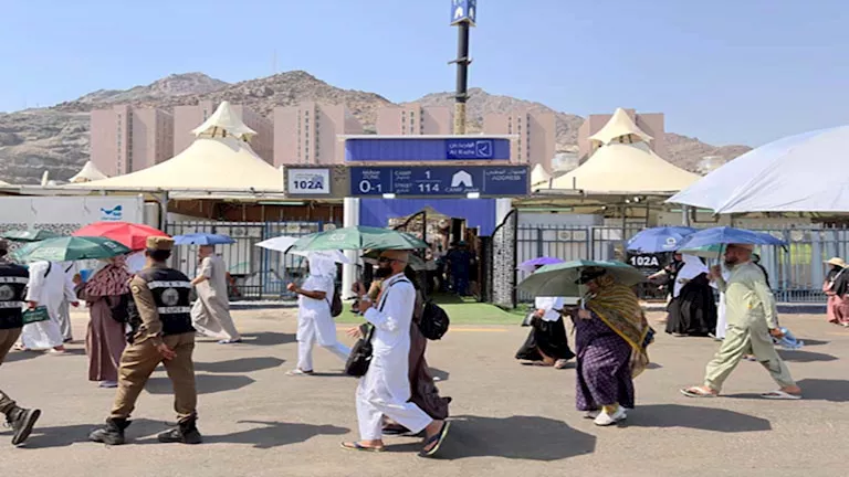 نجاح خطة تفويج الحجاج يضمن استقرار المخيمات في منى وفقًا لوزارة السياحة