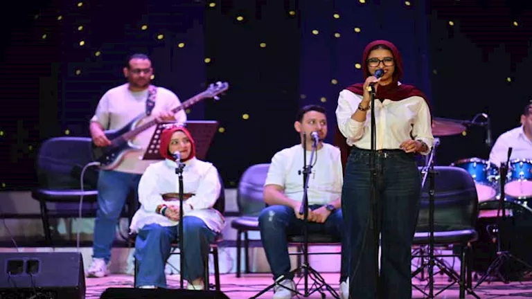 فرقة أغاني الشباب تضيء مسرح السامر خلال احتفالات عيد الأضحى في اليوم الثاني