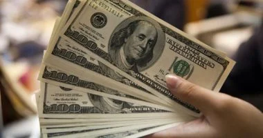 سعر الدولار يسجل تراجعًا في جميع البنوك اليوم الاثنين