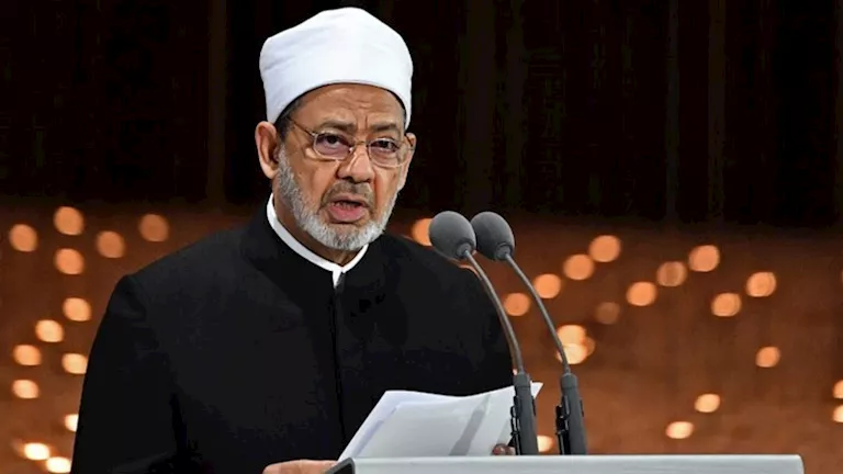 الأزهر الشريف ينبه الحجاج لأهمية الالتزام بالتعليمات خلال الطواف حفاظًا على روح العبادة
