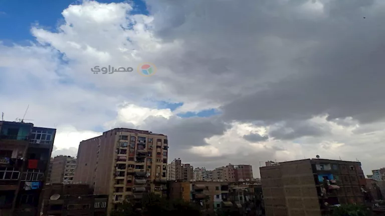 الحكومة تعلن عن زيادة السحب في شمال مصر مع توقعات لهطول أمطار خفيفة