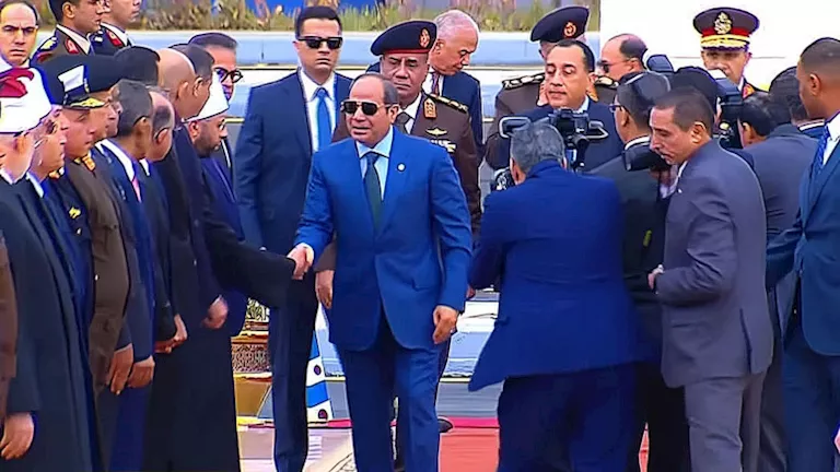 الرئيس السيسي يؤدي صلاة عيد الأضحى في مسجد الرحمن الرحيم بالعاصمة الإدارية