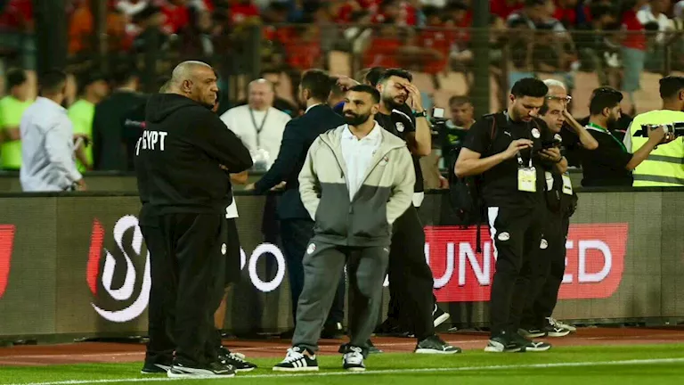 جماهير مصر تكرم محمد صلاح في 8 لقطات مميزة