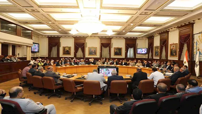 الحكومة المصرية تعلن عن إلغاء الإجازات وزيادة الرقابة خلال عيد الأضحى