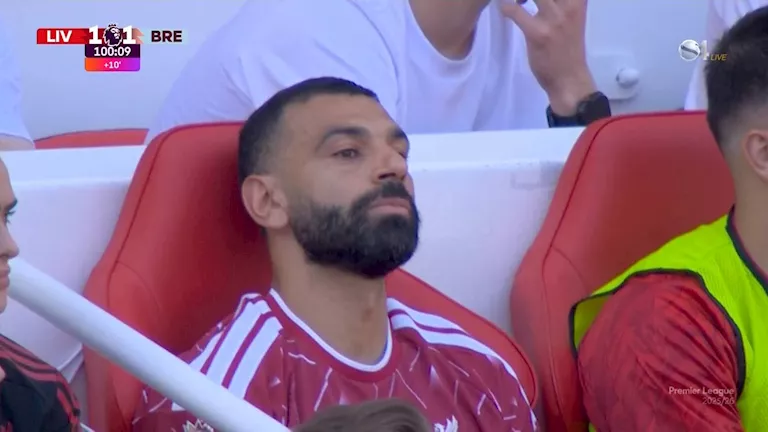 محمد صلاح يودع ليفربول بممر شرفي وبكاء في المباراة الختامية