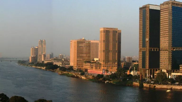 مصر: توقعات الطقس ليوم الثلاثاء تشير إلى رياح نشطة وارتفاع الحرارة إلى 37 درجة